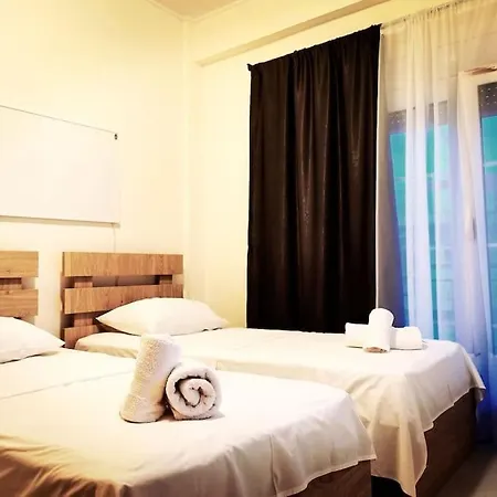 With 3 Just 1 Min From The And Free Public Parking * Peraía